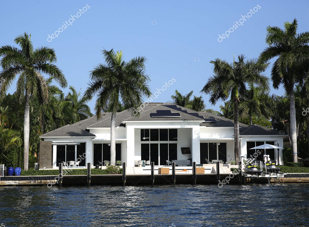 American House Water Canal Front